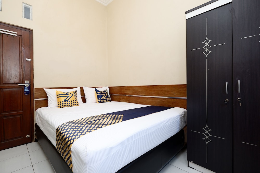 Hotel SUPER OYO 2209 Solo Point Guest House Syariah 12/31