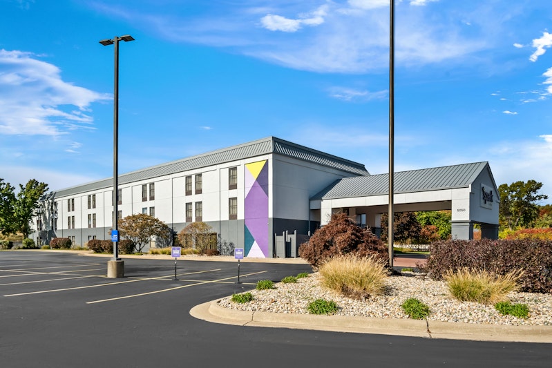 Spark by Hilton Stevensville 19/20