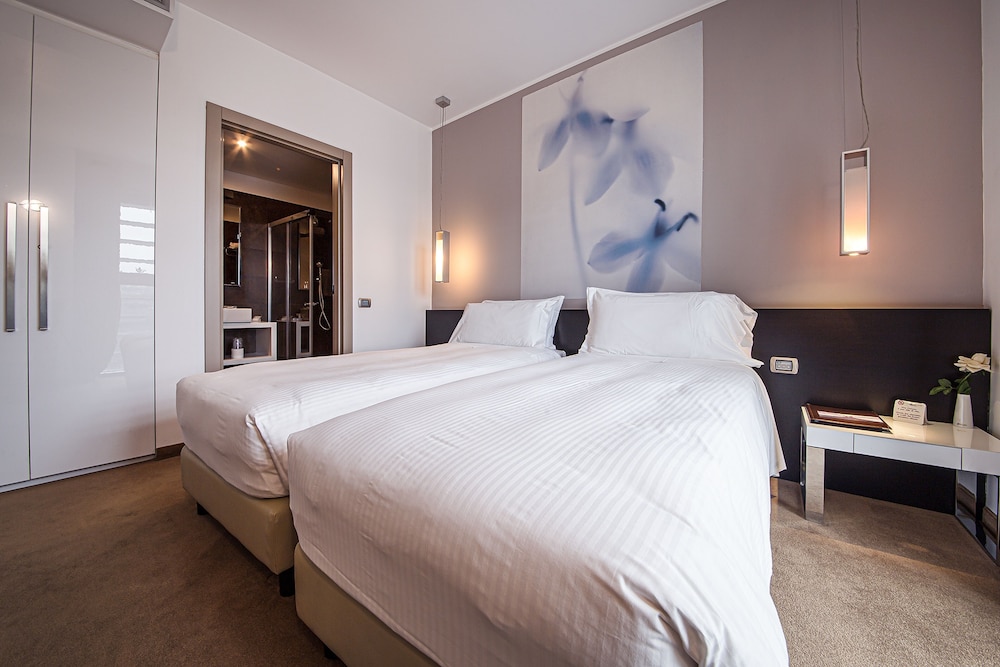 ROOM, SINGLE, DOUBLE BED