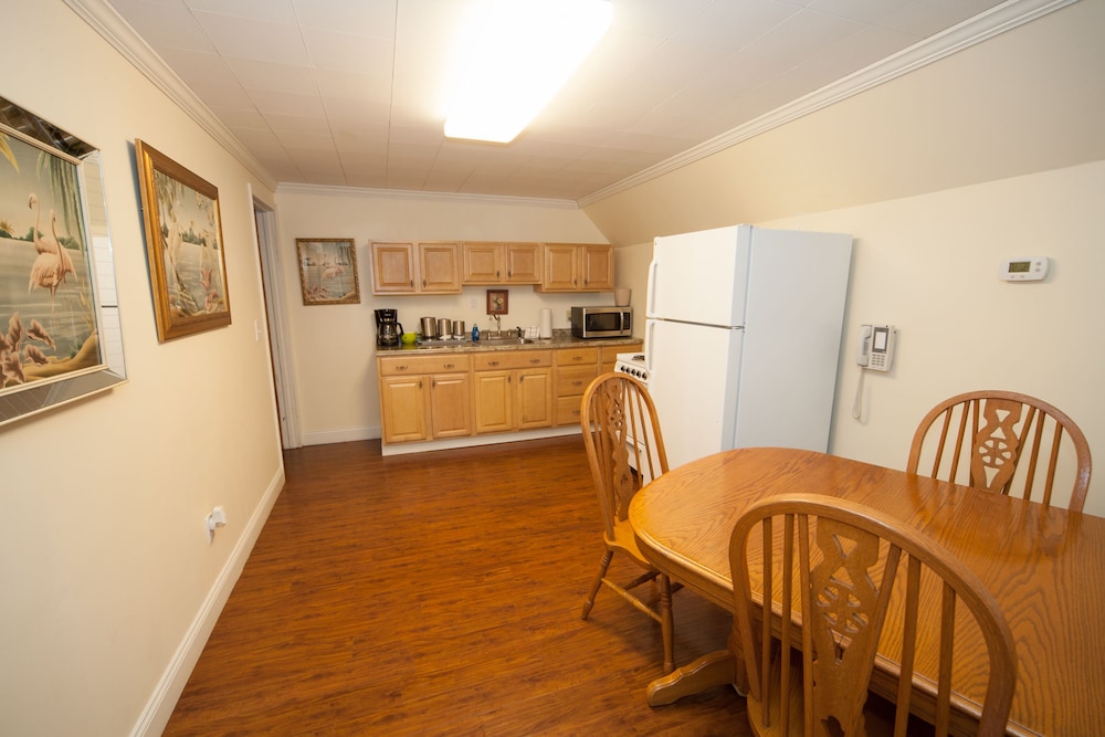 Log Cabin Lodge Suites 48/68