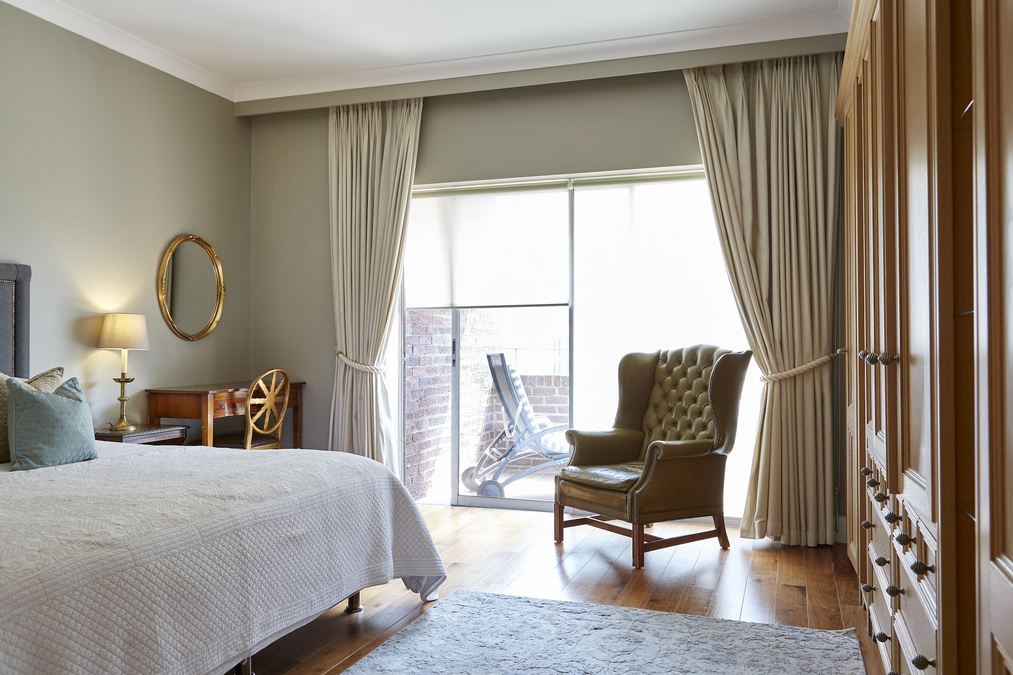 1 BEDROOM, CLUB, APARTMENT, KING BED, BALCONY