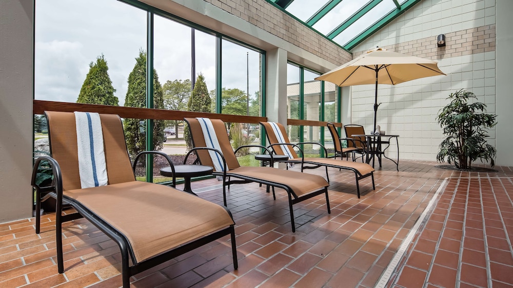 Best Western East Towne Suites 34/42