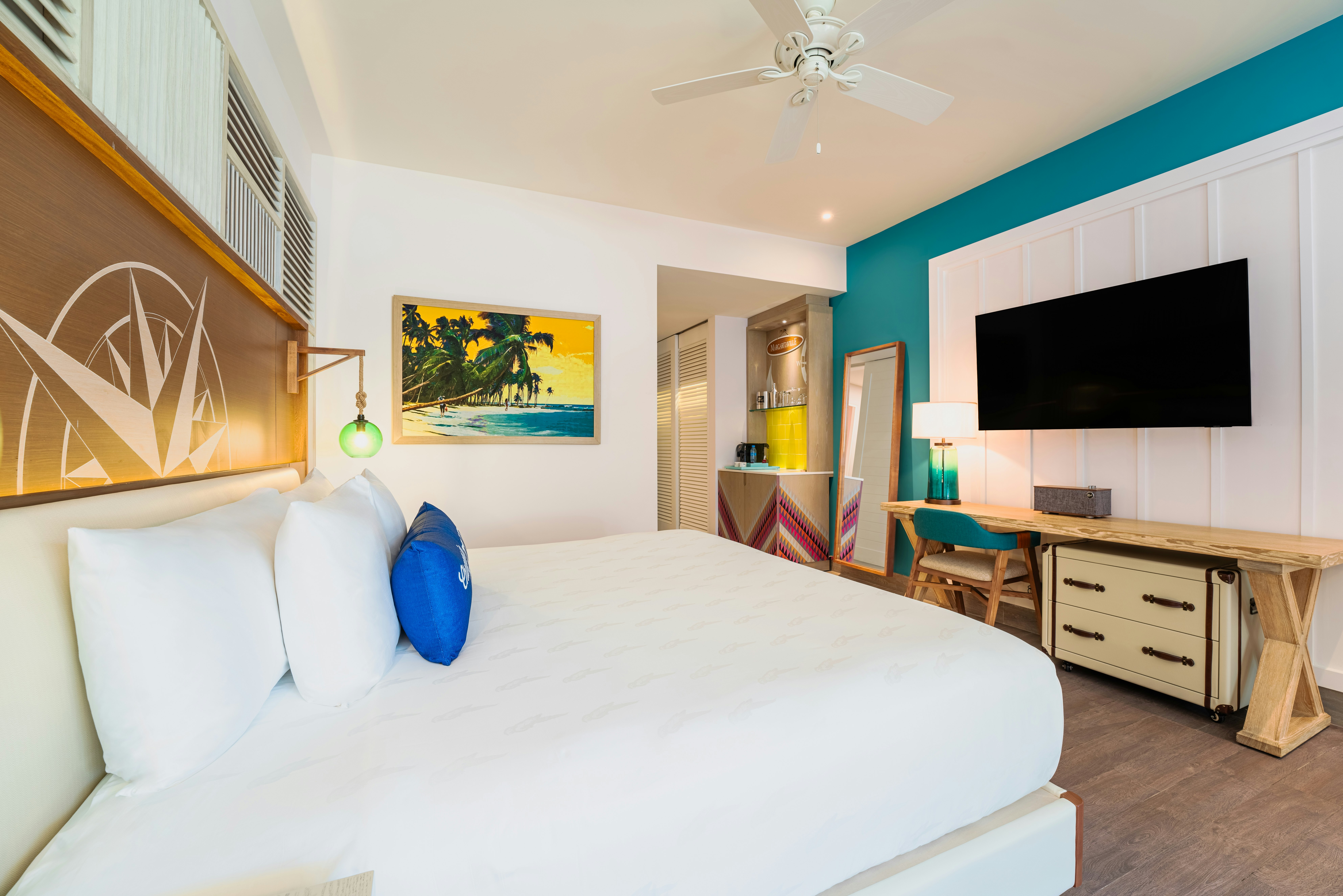 ISLAND, OASIS, SUITE