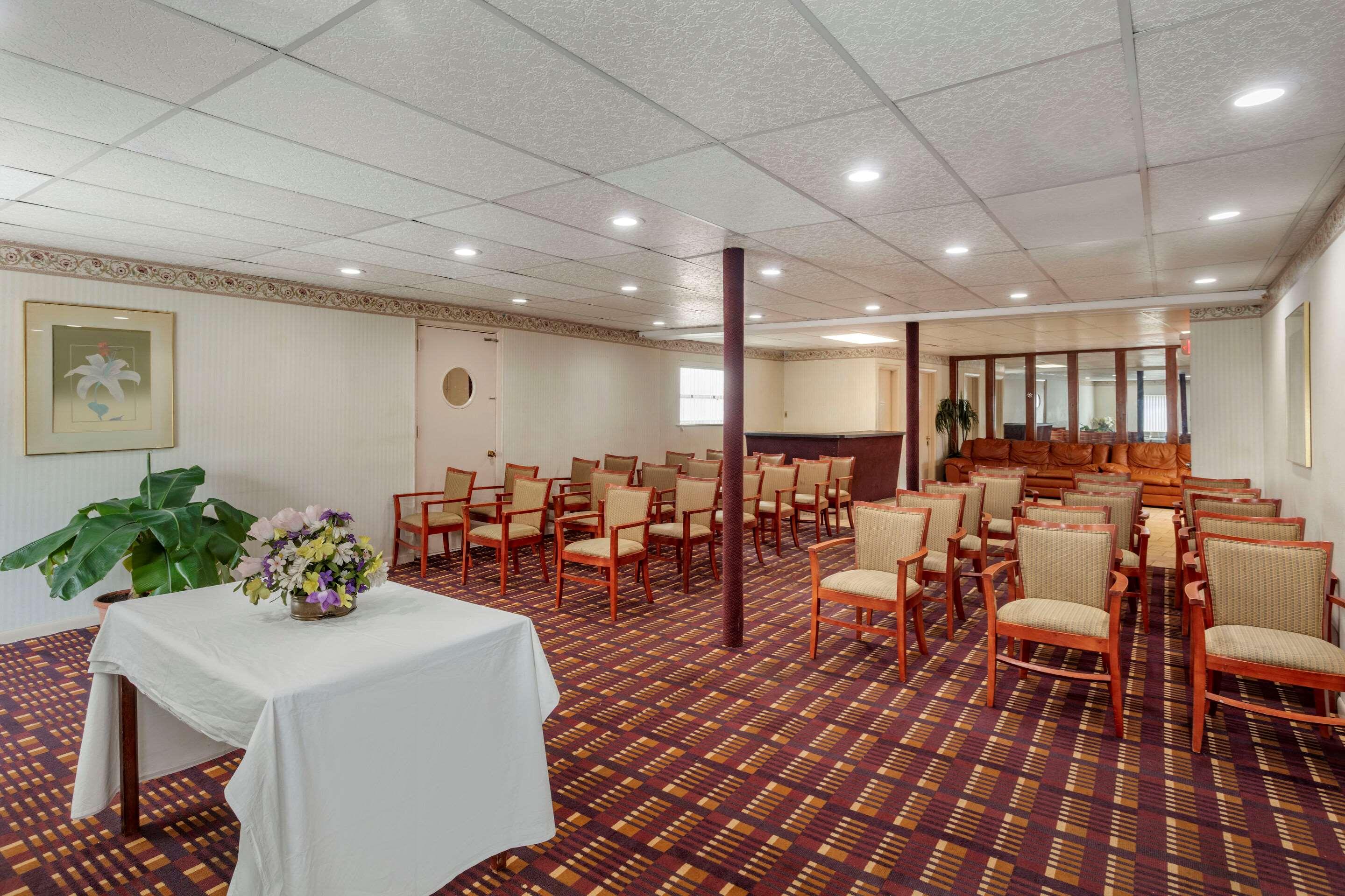 Economy Inn East Hartford CT 39/60