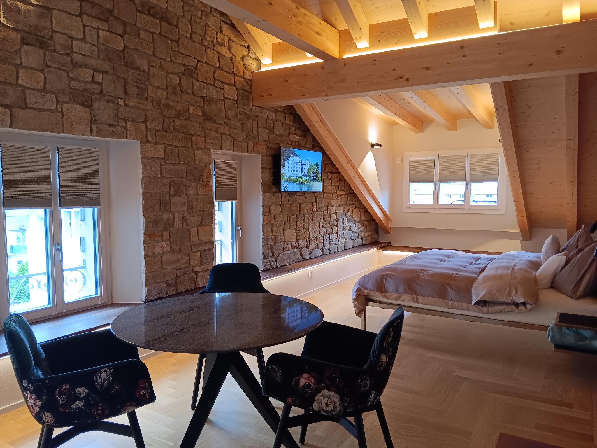 Boutique, Studio, Kitchenette