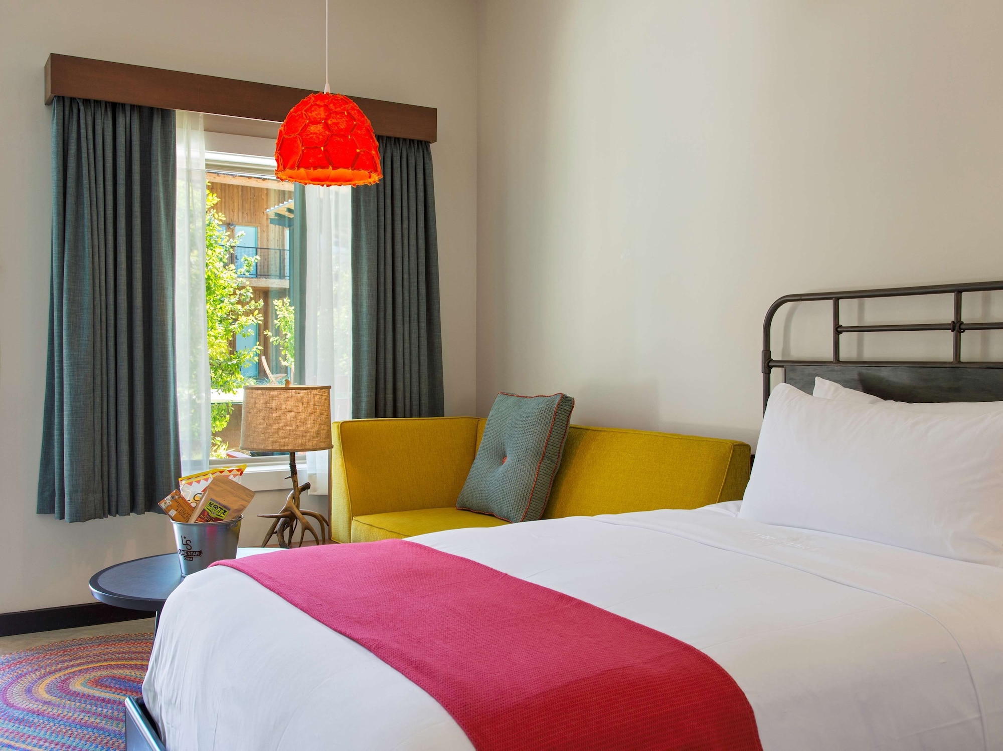 DELUXE, KING BED, COURTYARD VIEW