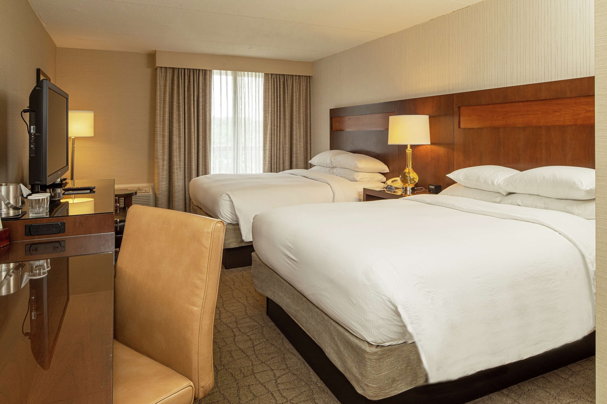 SUITE, KING BED, ACCESSIBLE