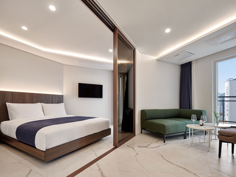 Hotel The Botanik Sewoon Myeongdong 18/65