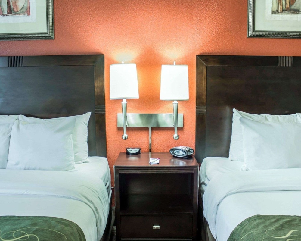 Comfort Suites Regency Park 8/34