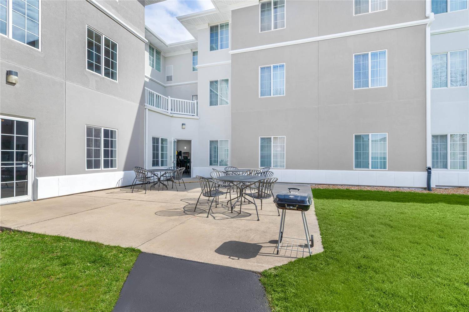 MainStay Suites Madison Airport 51/52