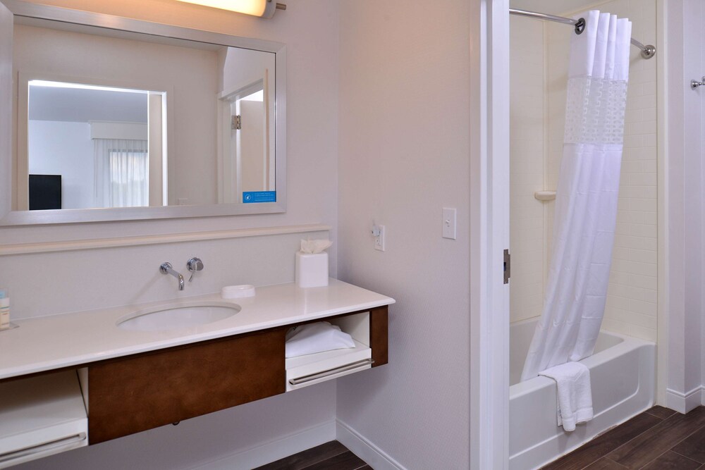 Hampton Inn Suites Ann Arbor West 19/47