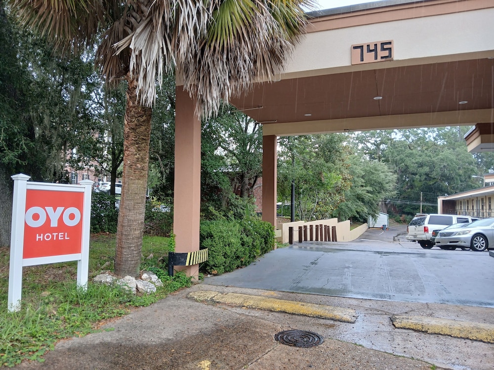 OYO Hotel Tallahassee Downtown 14/18