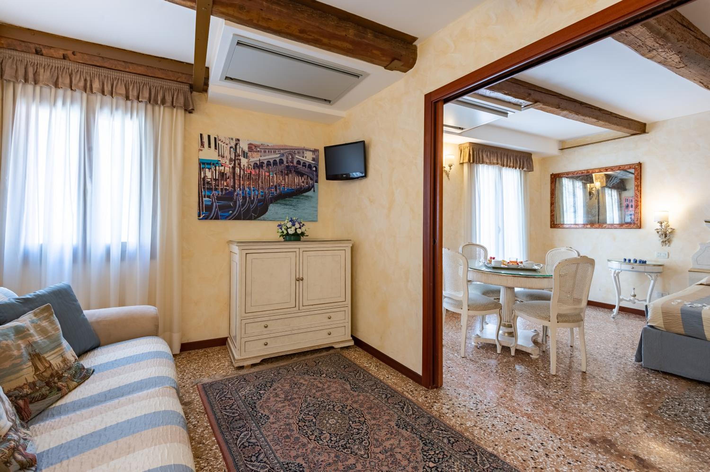 Hotel Mercurio 37/56