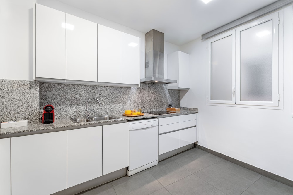 The Corner Apartments by Aspasios 7/65