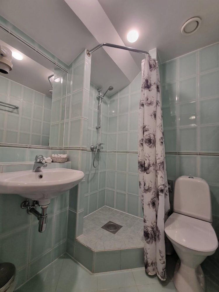 Taanilinna Hotel 33/36