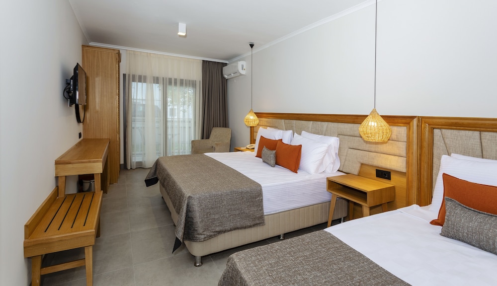 Yalipark Beach Hotel 30/65