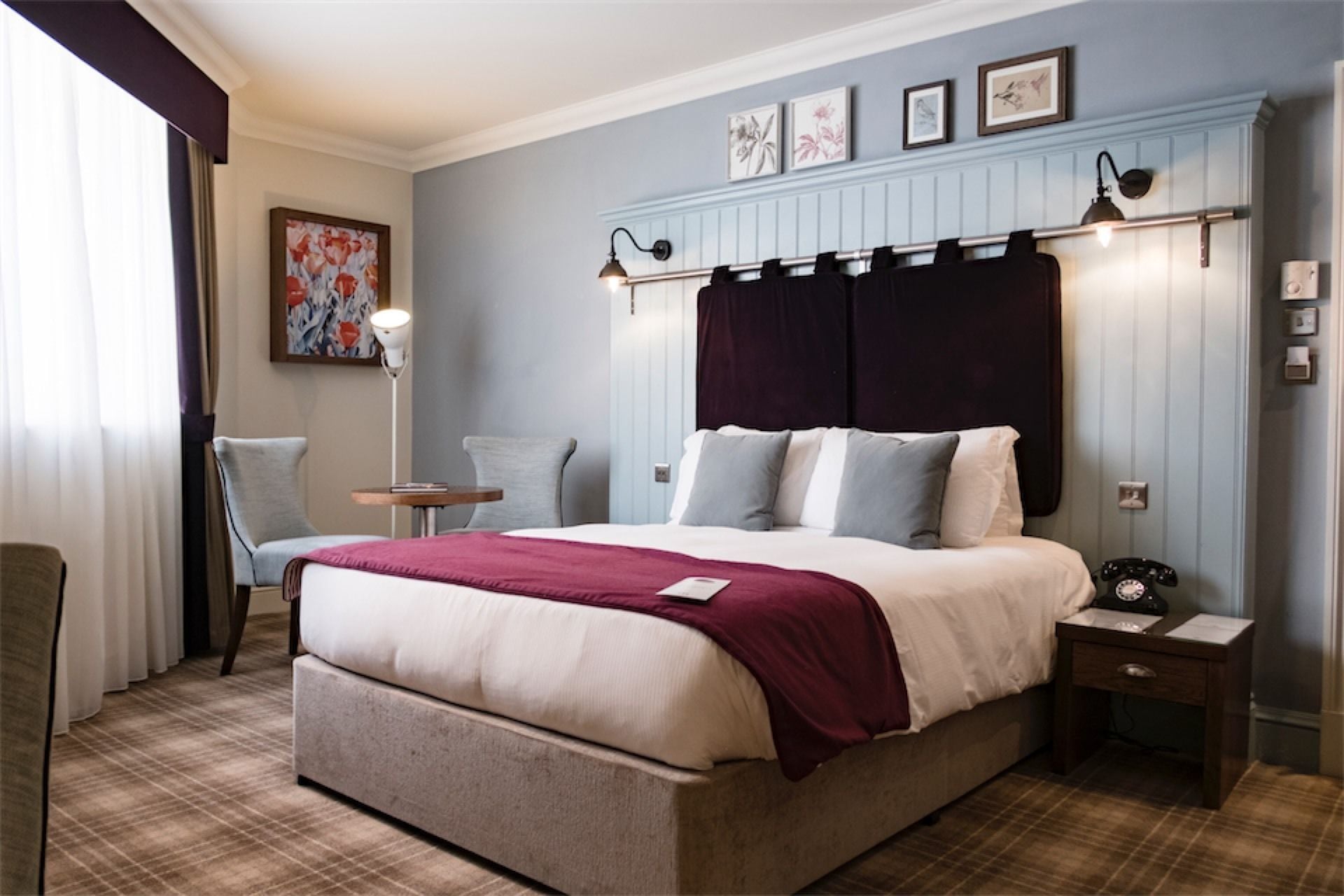 DELUXE, KING BED