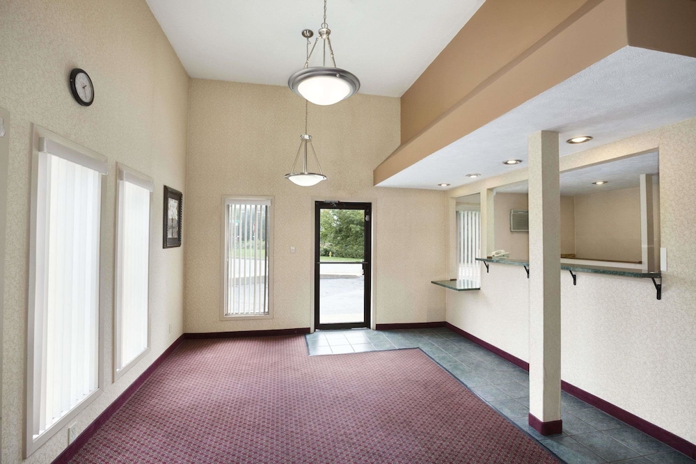 Travelodge by Wyndham La Porte/Michigan City Area 33/50