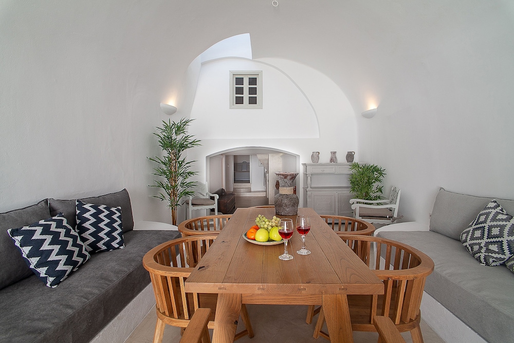 Radiant Santorini 24/45