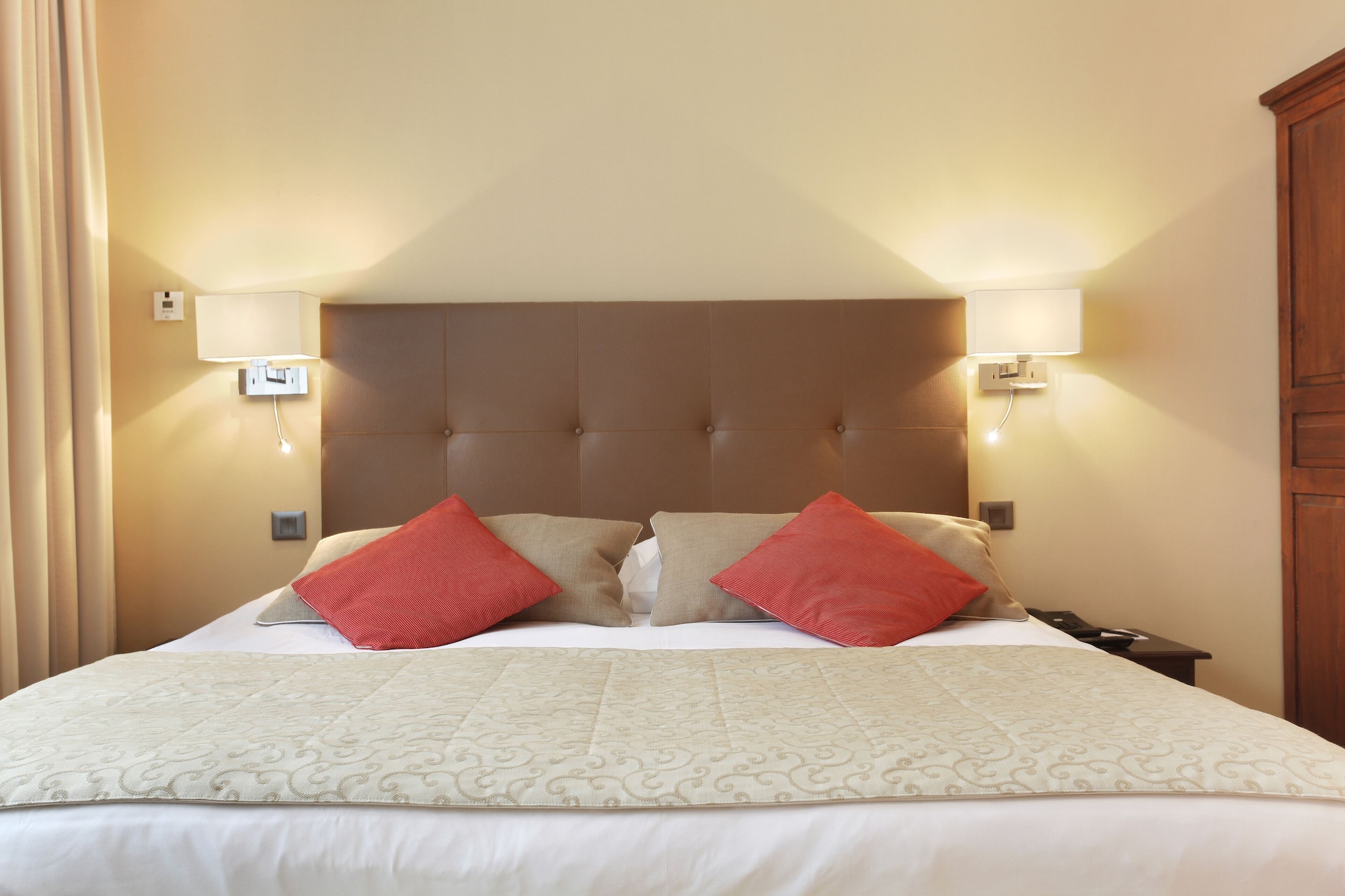 DELUXE, DOUBLE BED