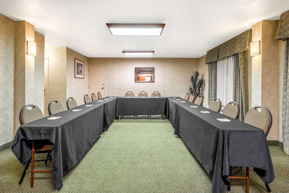 Days Inn & Suites By Wyndham Albuquerque North 16/30