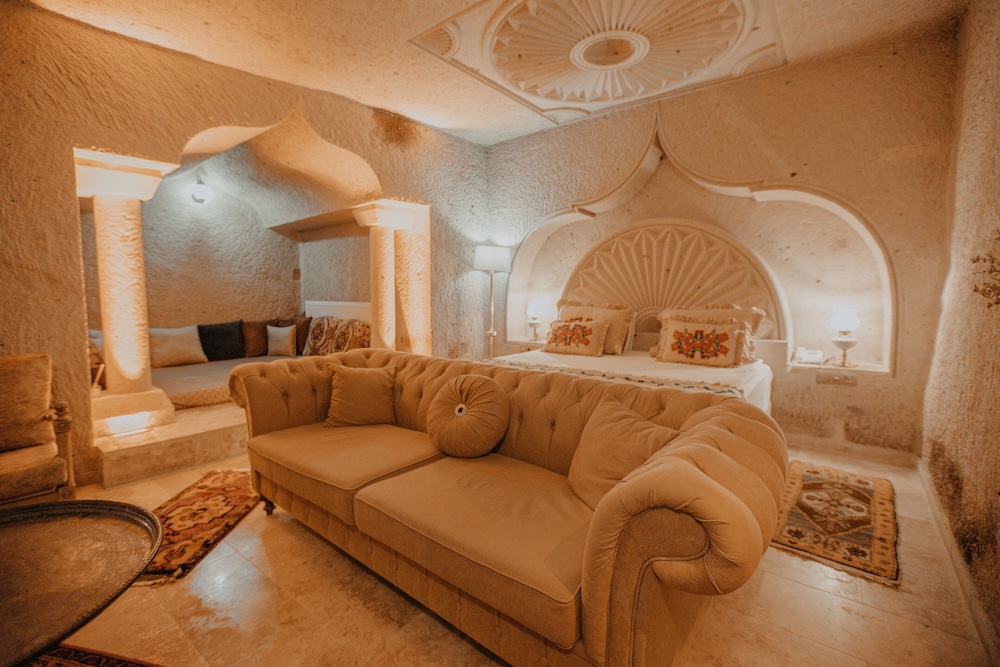 Serenus Cave Suites 35/50