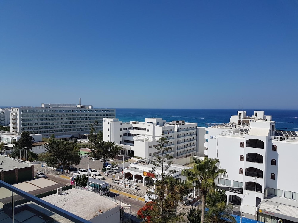 Melini Hotel Suites 6/43