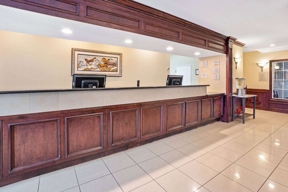 La Quinta Inn & Suites by Wyndham Houston - Magnolia 10/48