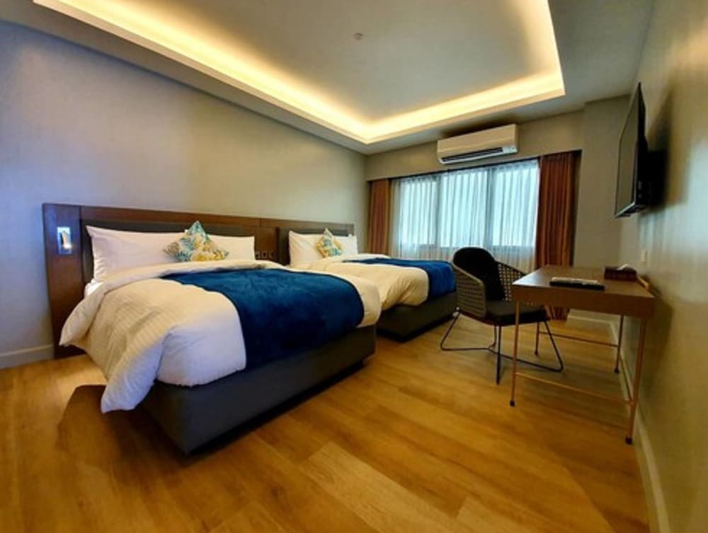 Pinnacle Boracay 18/67