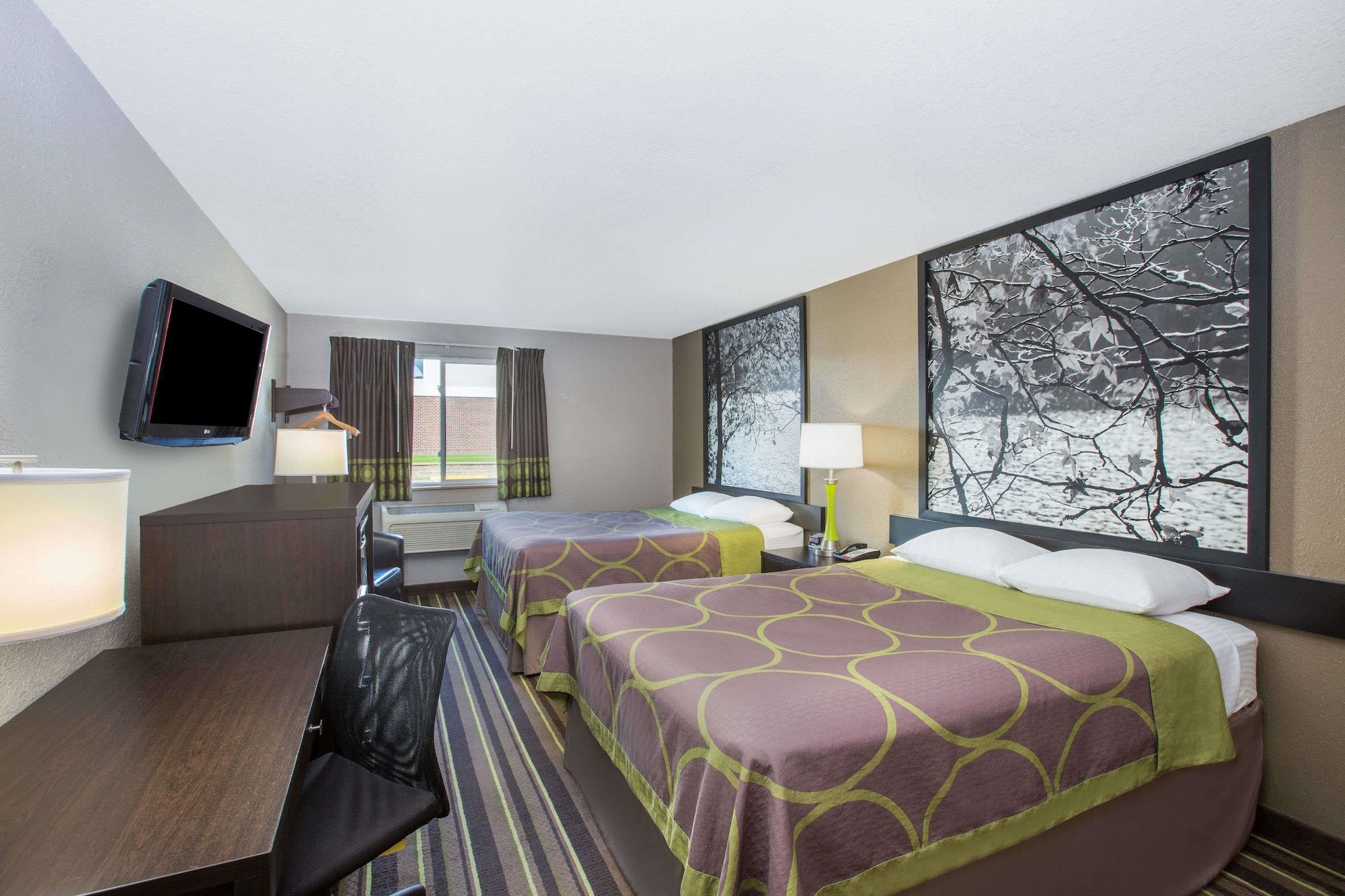 Room, 2 Queen Beds, Super 8 By Wyndham Brookings 2/10