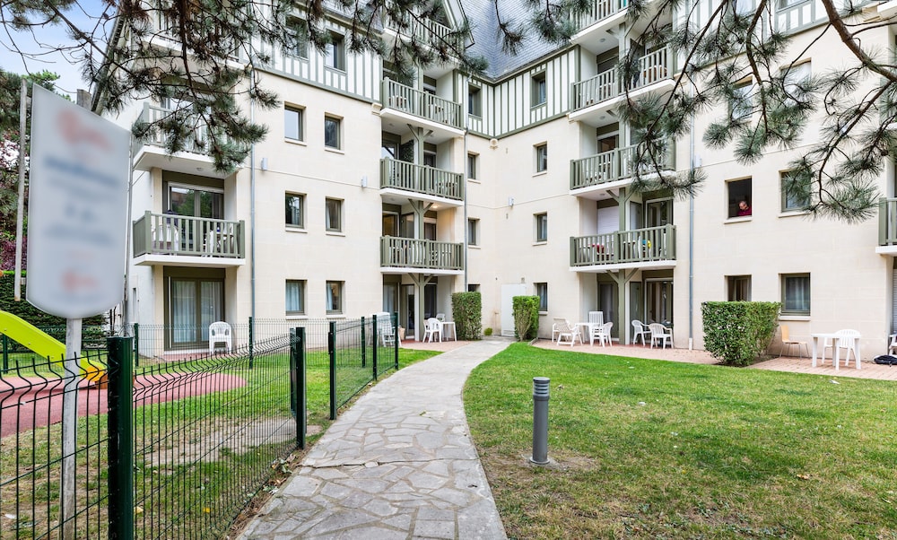 PIERRE AND VACANCES RESIDENCE LES EMBRUNS(FORMERLY RESIDENCE LES EMBRUNS) 39/49