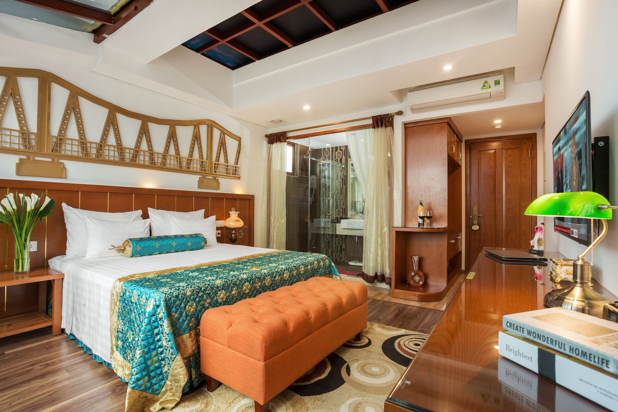 SUITE, CITY VIEW