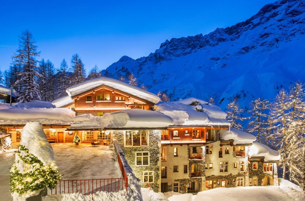 Saint Hubertus Resort 2/50