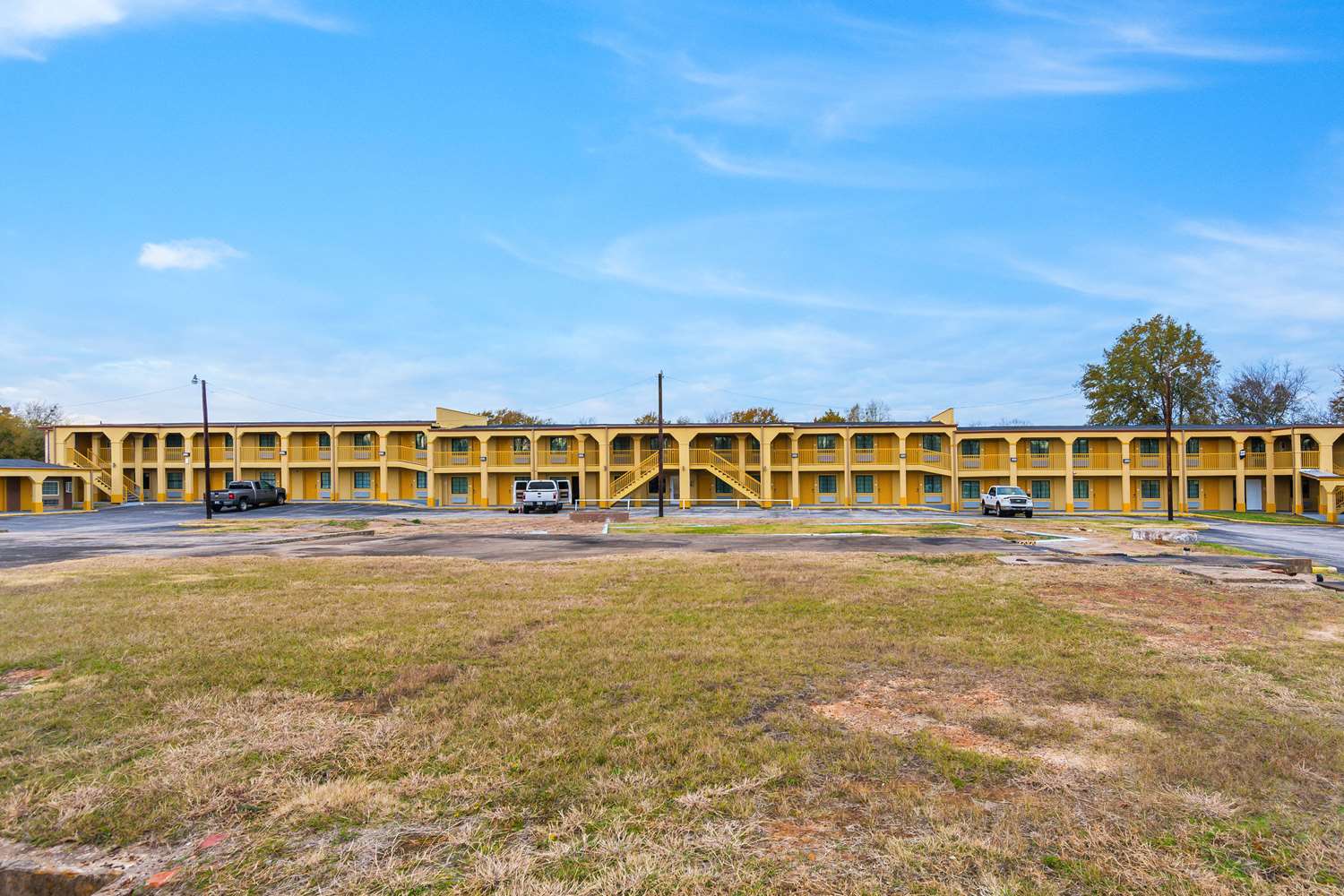 Super 8 by Wyndham Palestine TX 4/33