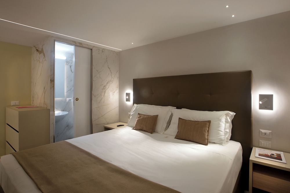 Deluxe, 2 Double and Twin Beds, Hot Tub