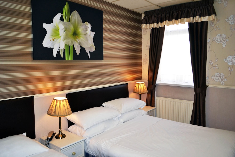 Lyndene Hotel 16/49