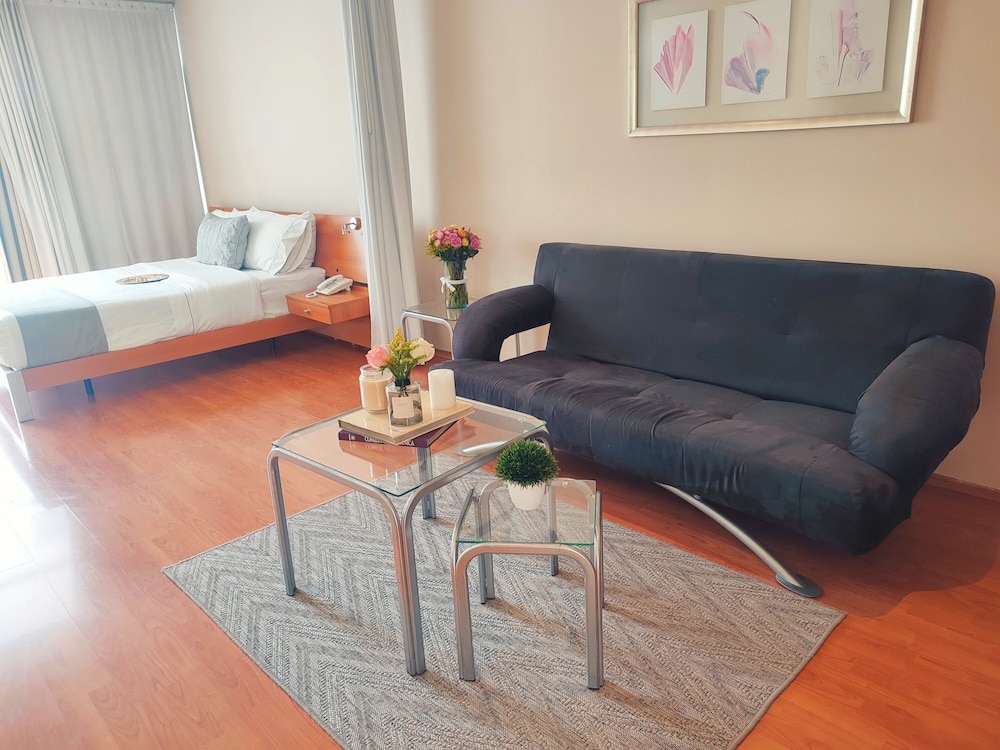Lombardo Suites 36/50