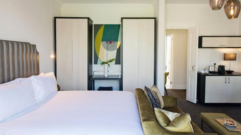 Manor House At The Queen Victoria Hotel 7/46