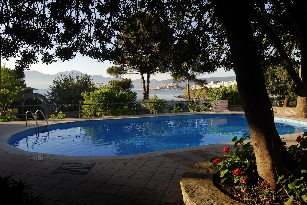 Lato Hotel 34/44