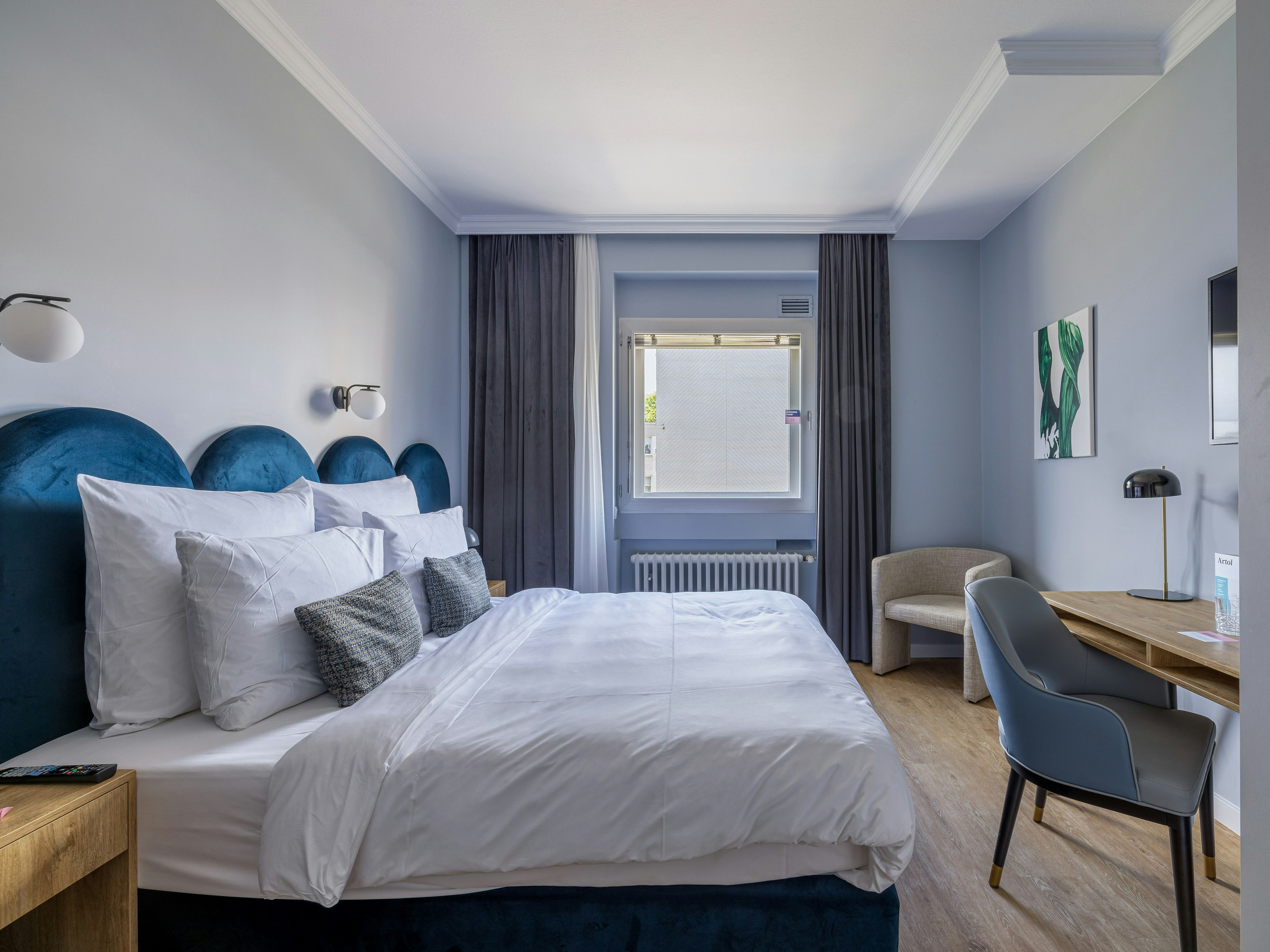 Medium, Studio, Kitchenette