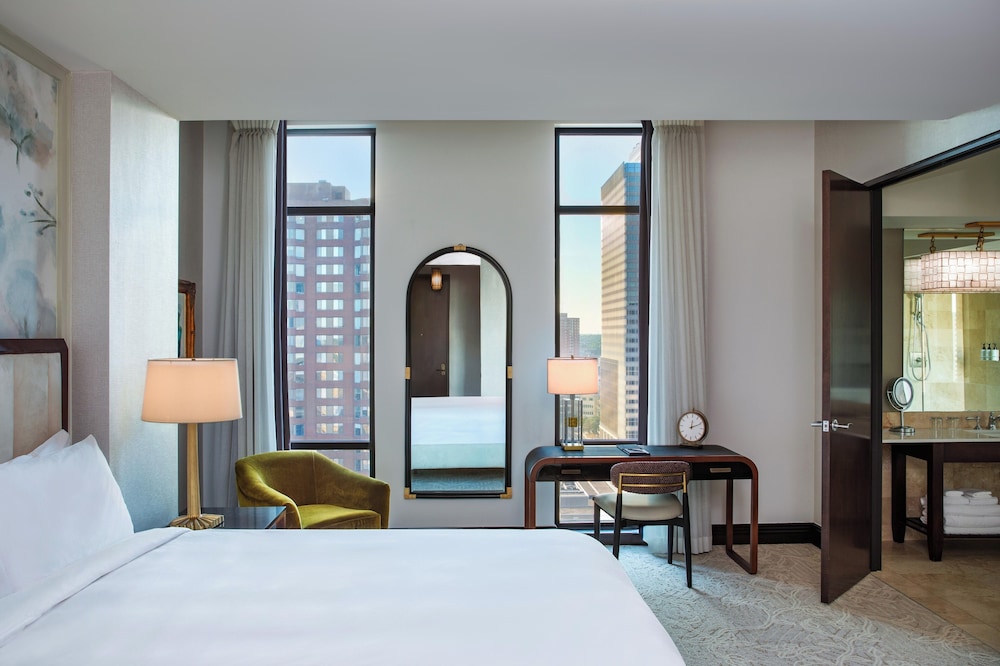 EXECUTIVE, KING BED