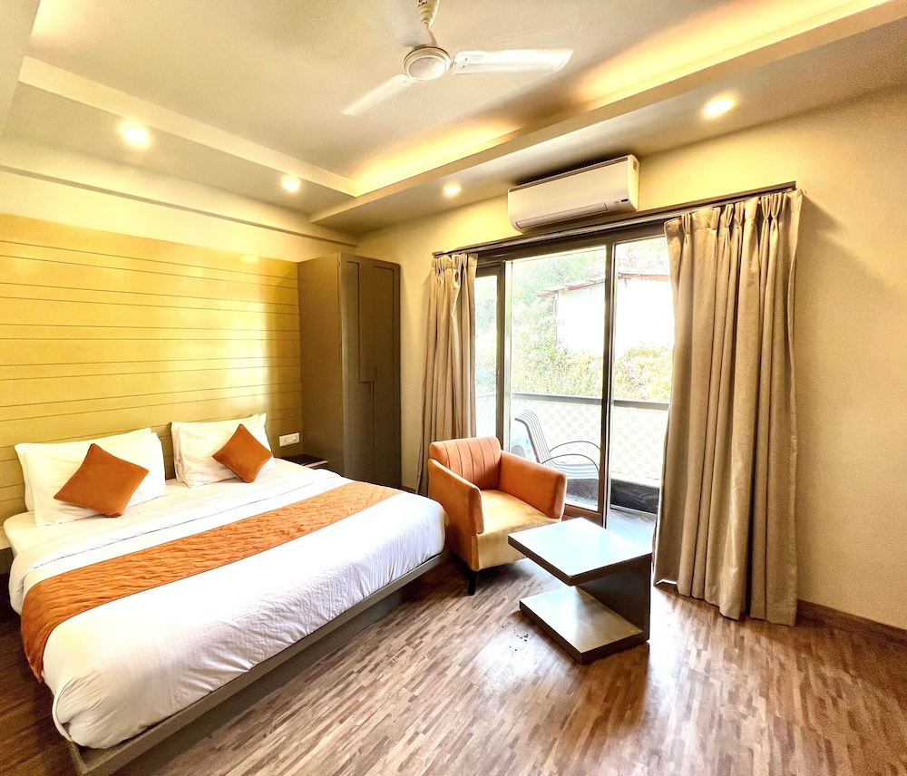 EXECUTIVE, KING BED