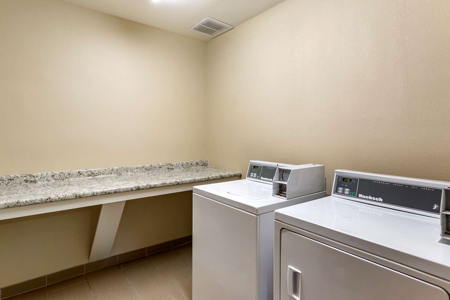Comfort Suites Goodlettsville Rivergate 36/40