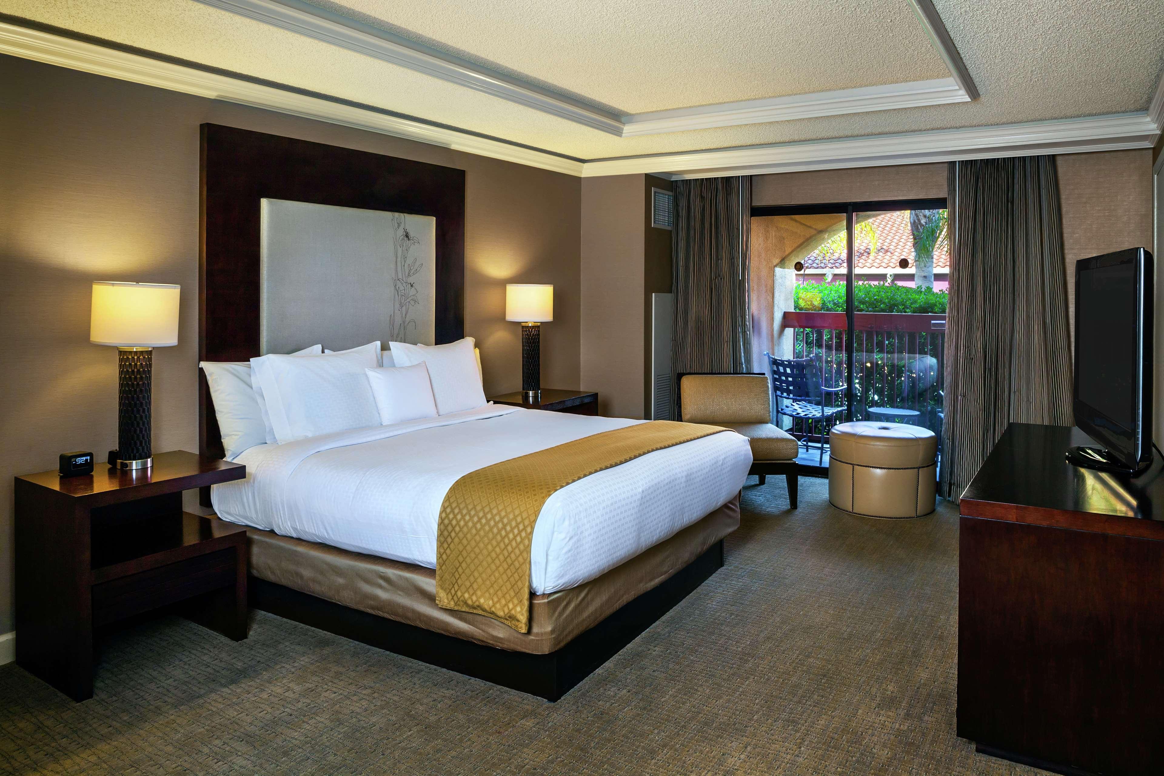 Room at Doubletree By Hilton Sonoma Wine Country, ROHNERT PARK - CA
