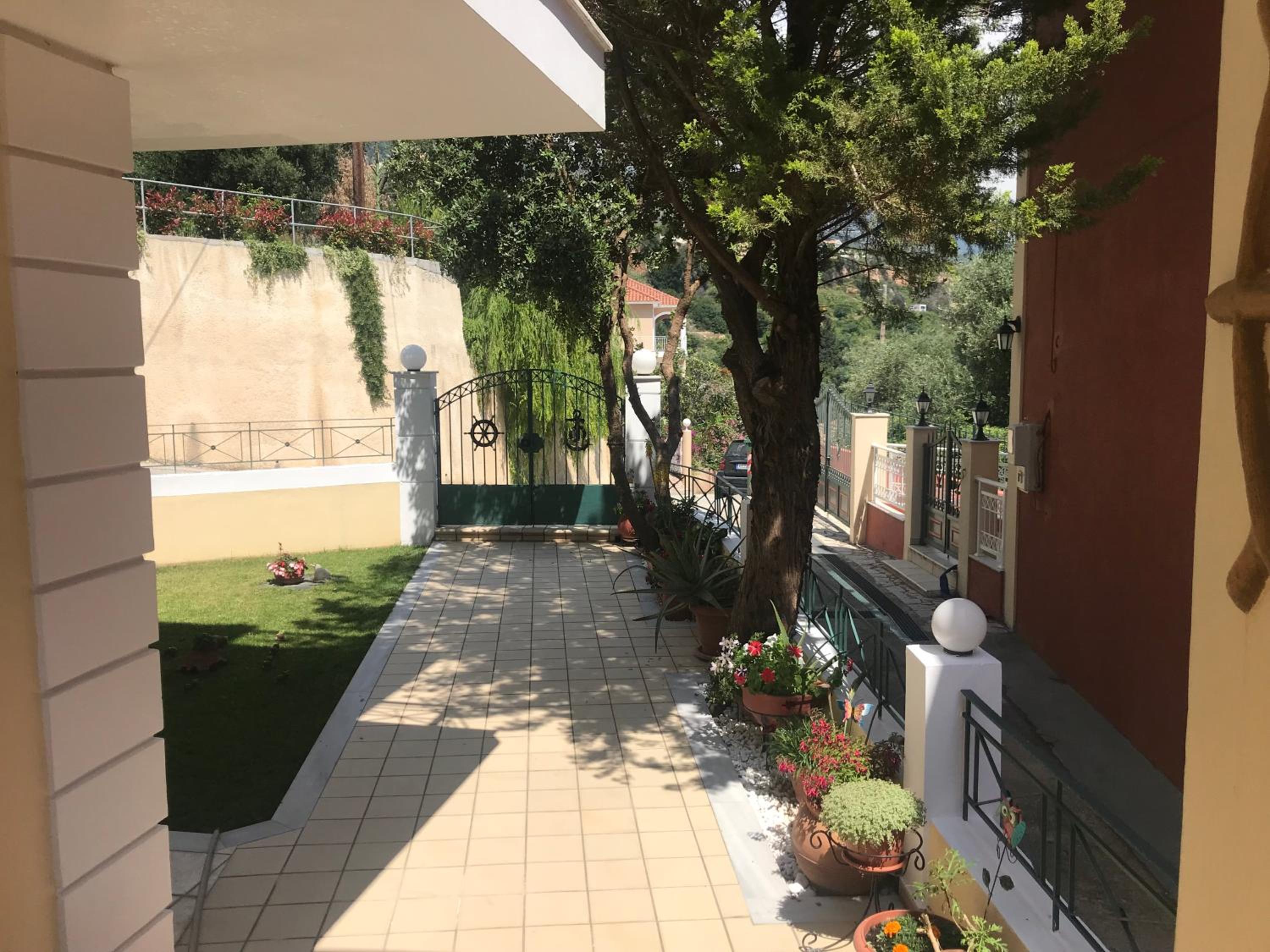 Naftilos Studios 44/54