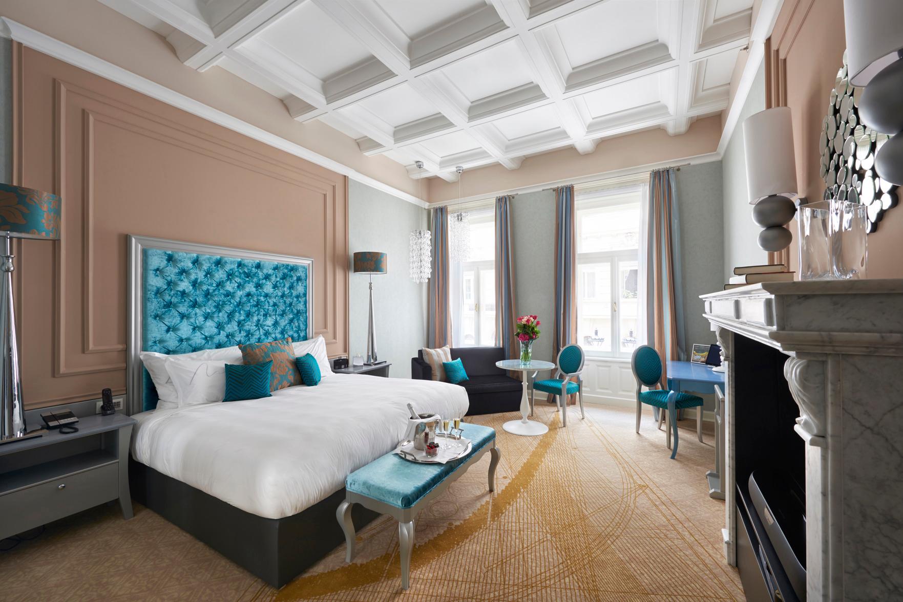 Signature, Aria, King Bed, City View