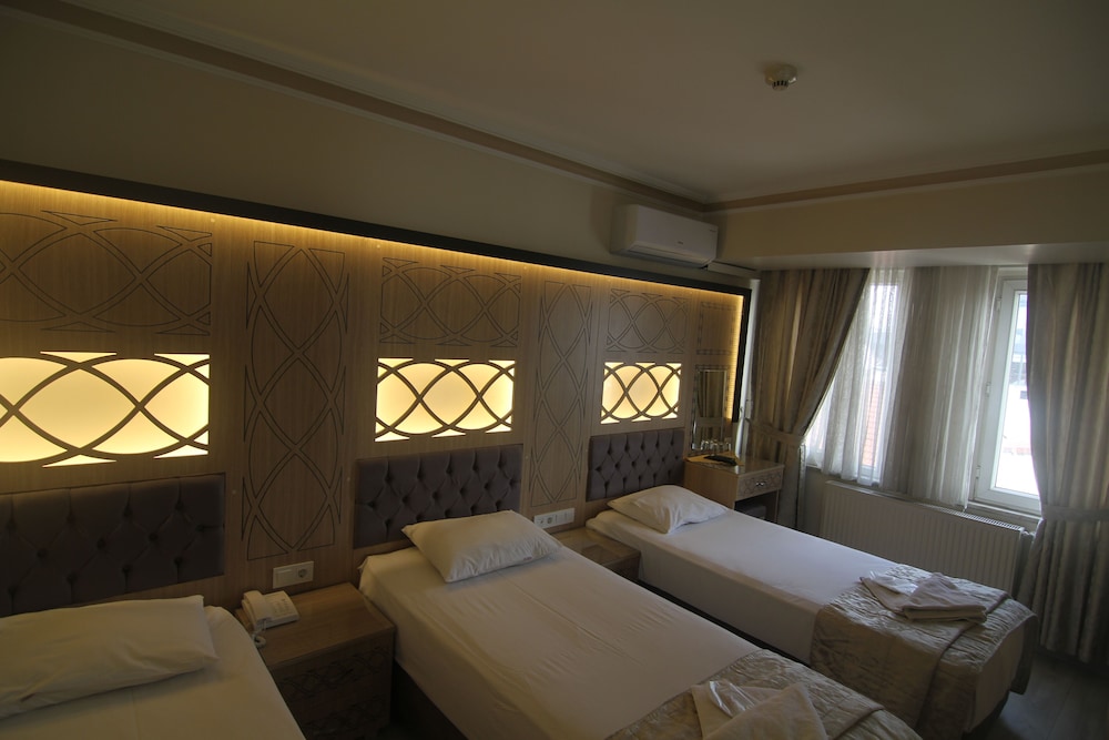 Grand Liza Hotel 4/49
