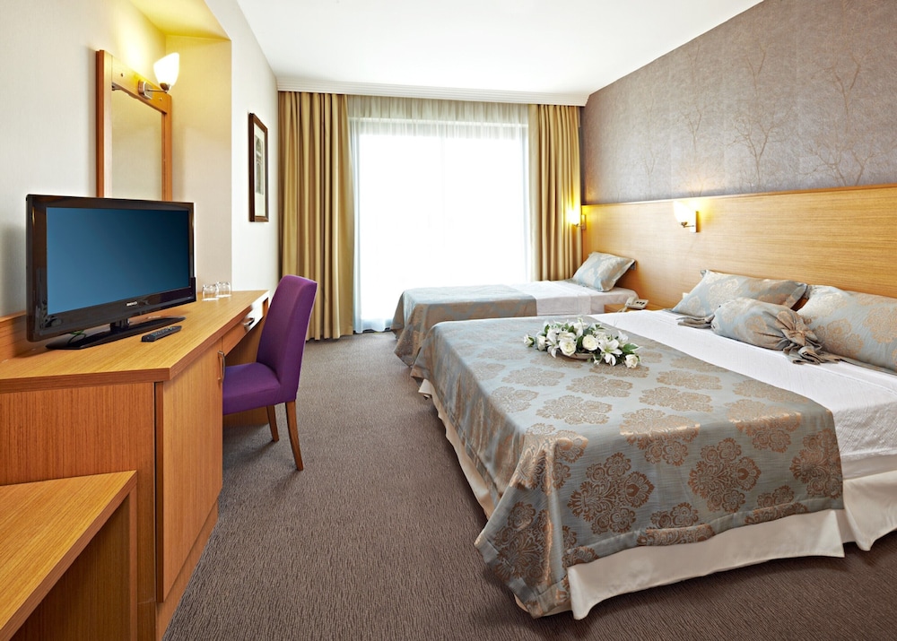 COMFORT, TRIPLE, PARTIAL SEA VIEW