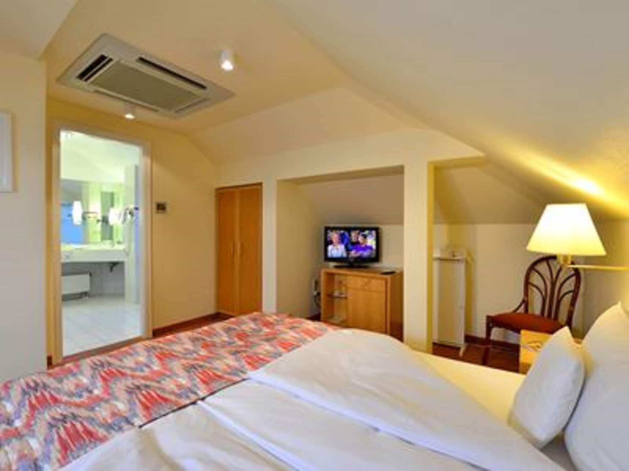 Suite, Twin Beds