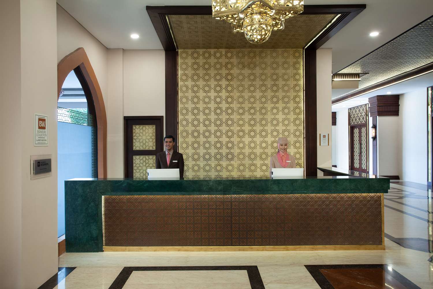 Alhambra Hotel & Convention 3/9